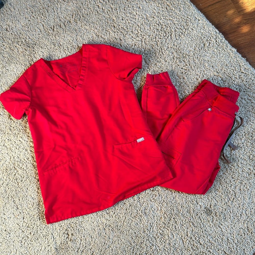 Figs 2 pocket scrub top and jogger pants